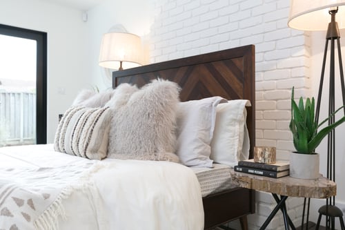Chevron motif headboard rustic farmhouse bedroom Chevron motif headboard rustic farmhouse bedroom